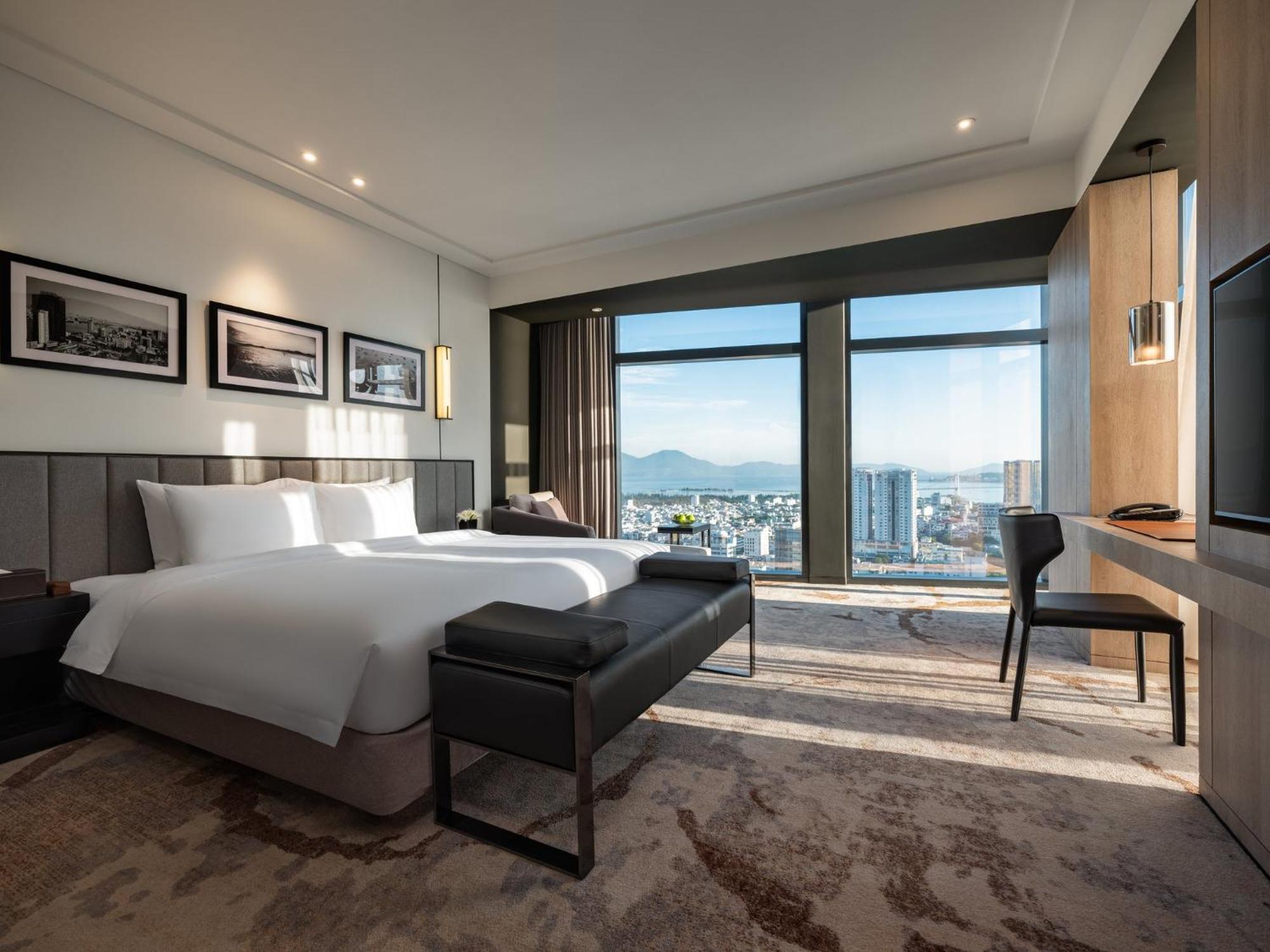 Crowne Plaza Danang City Centre By Ihg Exterior photo